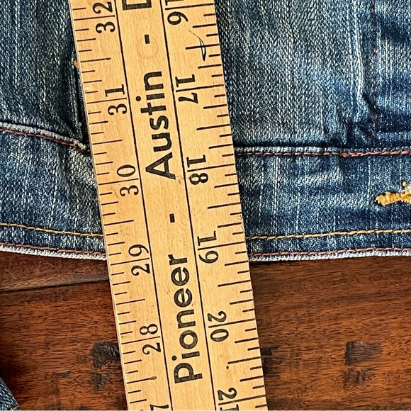 VINTAGE Rocawear Denim Jacket With Custom Beadwork - Picture 9 of 13